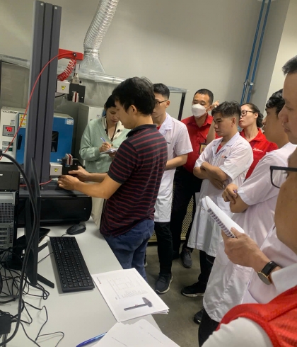 Bàn Giao Máy Kéo Nén Testometric X250-1 Cho Công Ty Milenium – Giải Pháp Kiểm Tra Cơ Lý Chất Lượng Cao